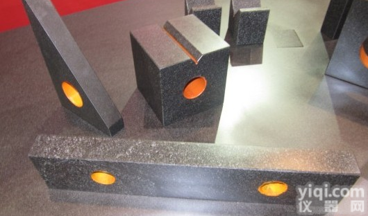 300*300---3000*4000mm规格齐全 <em>花岗石平台</em>