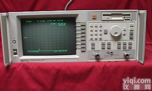 <em>8711B 网络分析仪</em>