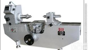 <em> 投影万能测长仪</em>