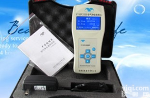 HPC3000C  PM2.5 PM10甲醛 <em>温湿度</em> <em>三合一</em>检测仪