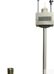  安在城市街道的噪声<em>显示屏</em>，显示<em>实时</em>噪声数据，数据传输储存