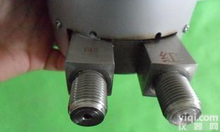 <em> 不锈钢双针双管压力表</em>