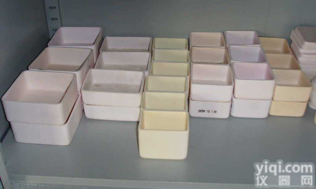 <em>刚玉</em><em>坩埚</em>，<em>坩埚</em>，<em>氧化铝</em><em>坩埚</em>，方形