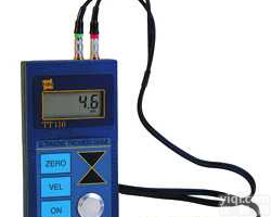 <em>TT110超声波测厚仪</em>  <em>TT110超声波测厚仪</em>