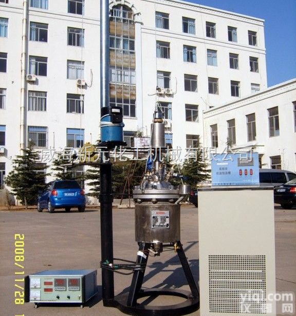 釜盖升降型反应釜（油浴<em>加热</em>、带<em>制冷</em>装置）