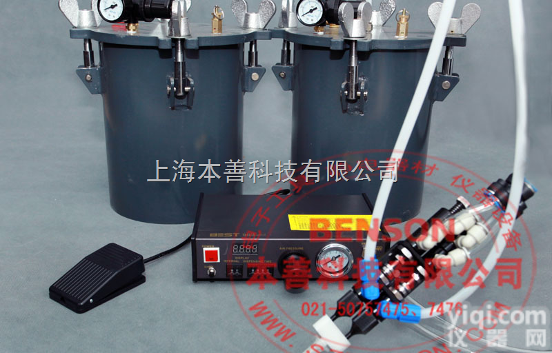 <em>双组份自动点胶机</em>