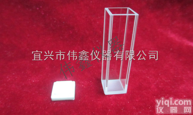 <em>标准带盖荧光比色皿</em>