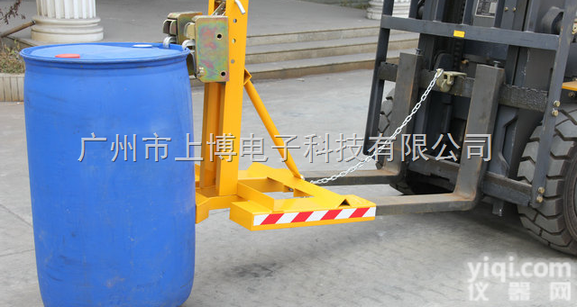 DG360B叉车专用抓桶器  （桶夹<em>哪家</em>好）<em>广州</em>装卸油桶的工具、中山叉车专用抓桶器多少钱