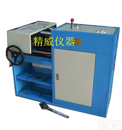 <em>QE-160型液压式弯曲试验机</em>