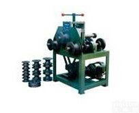 <em>DGWQJ-G133多功能滚动式弯管机</em>