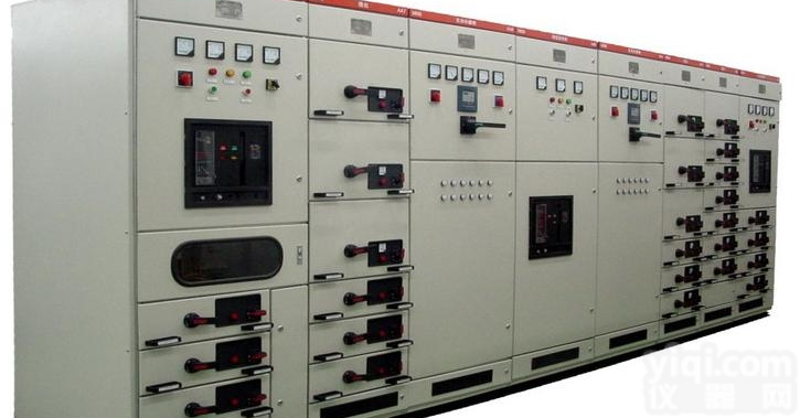 <em>MNS低压抽出式开关柜</em>