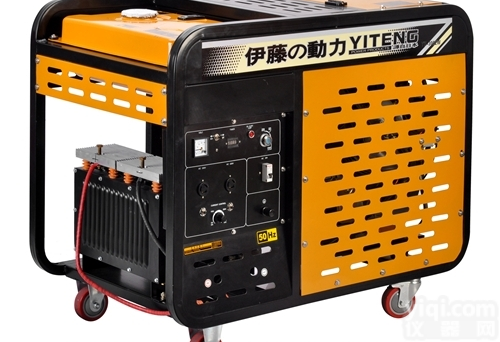 <em>伊藤YT300EW</em>