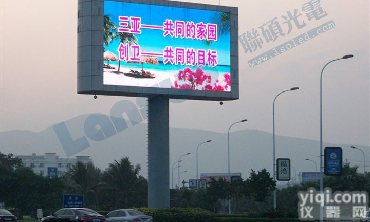 广场<em>立柱</em>led<em>大屏幕</em> P10全彩广告屏厂家