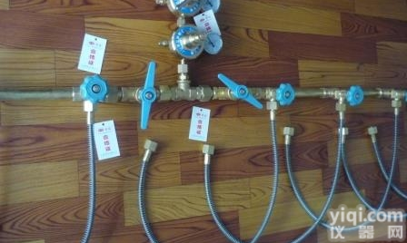 DQ10S15/1.6-5  氮气<em>汇流排</em> DQ10S15/1.6-5<em>减压器</em> 高精密度<em>减压器</em> 上海减压...