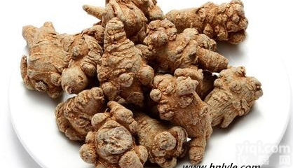 <em>三七茎叶总皂苷</em>