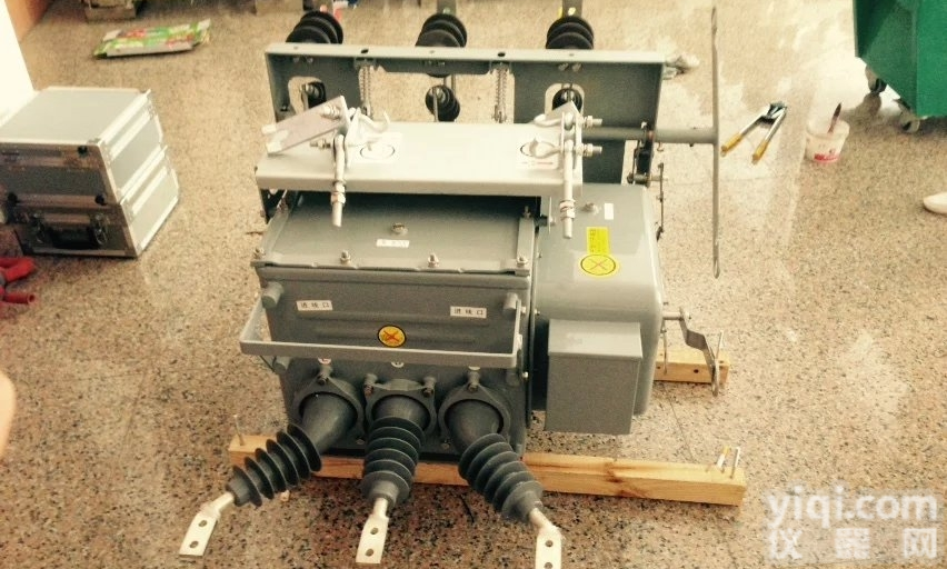 ZW20-12/630-20，带隔离，带看门狗控制器，带PT，合成零序...