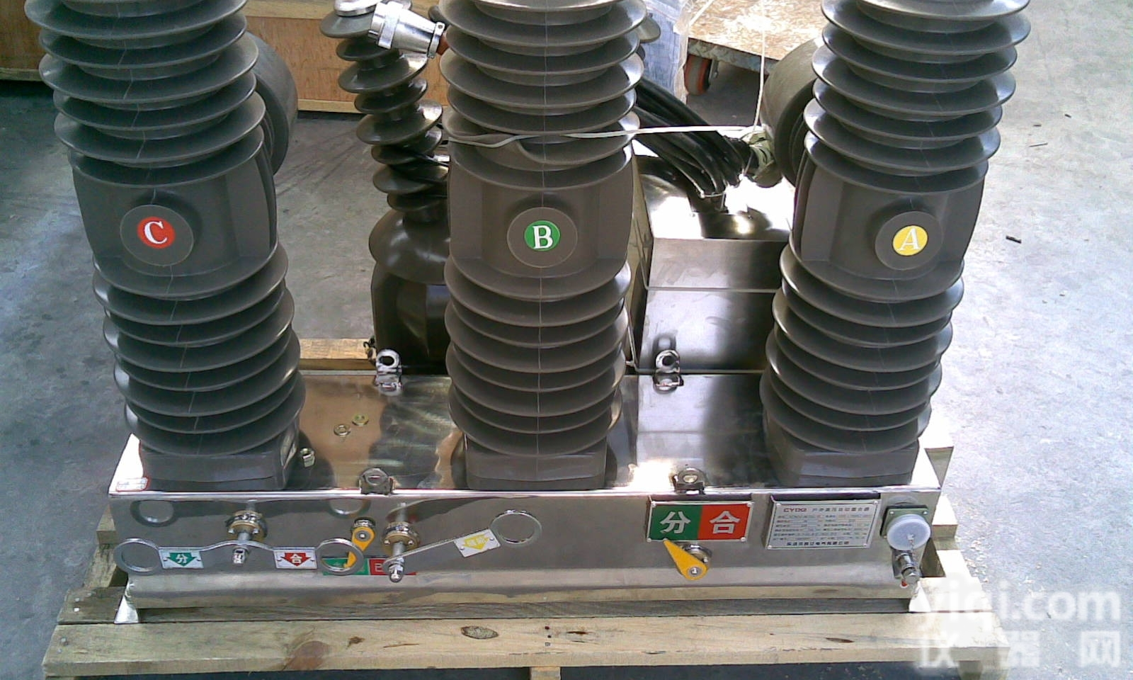 厂家直销-优质高压户外智能真空断路器 10KV全新ZW32-12F/6...