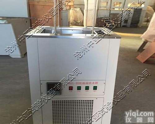 <em>数显溢流水箱</em>