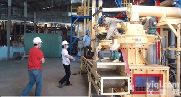 立式环模颗粒机  2016年Z新款<em>樟子松</em>颗粒机,多功能<em>樟子松</em>颗粒机成型设备,专压<em>樟子松</em>