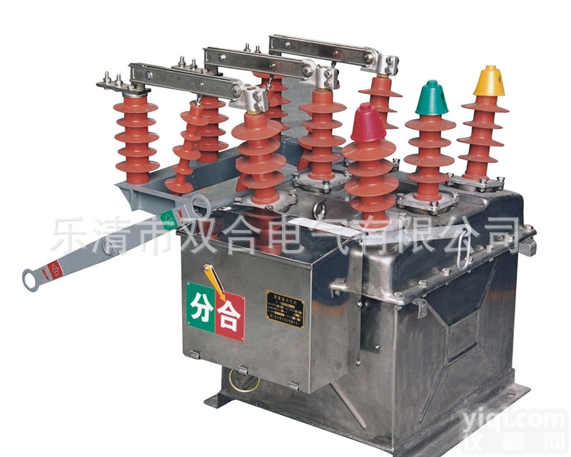 <em>ZW8-12型户外高压真空断路器</em>