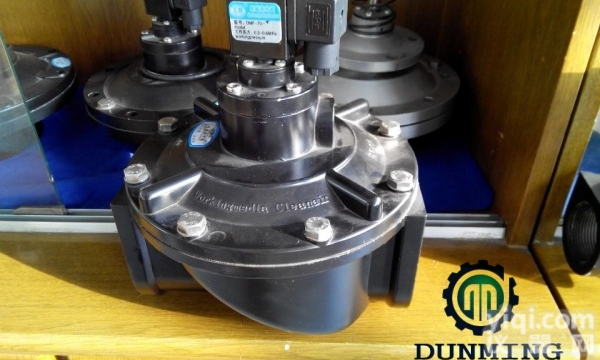 DMF-T<em>直通式</em>脉冲<em>电磁阀</em>