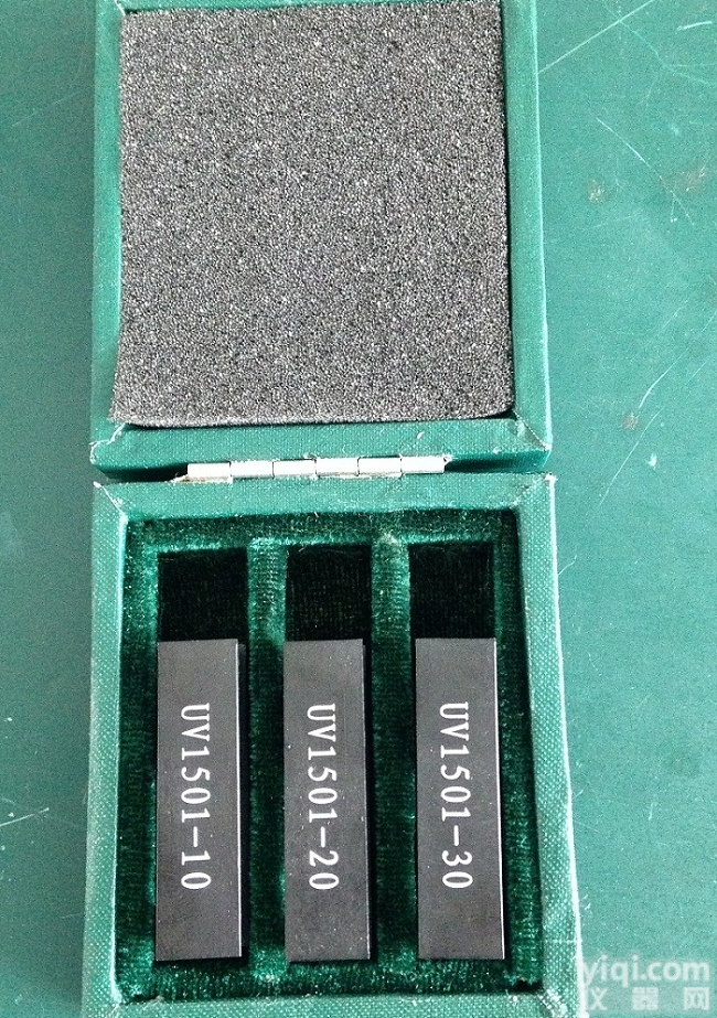 <em>可见光</em>谱区<em>透射</em>比滤光片