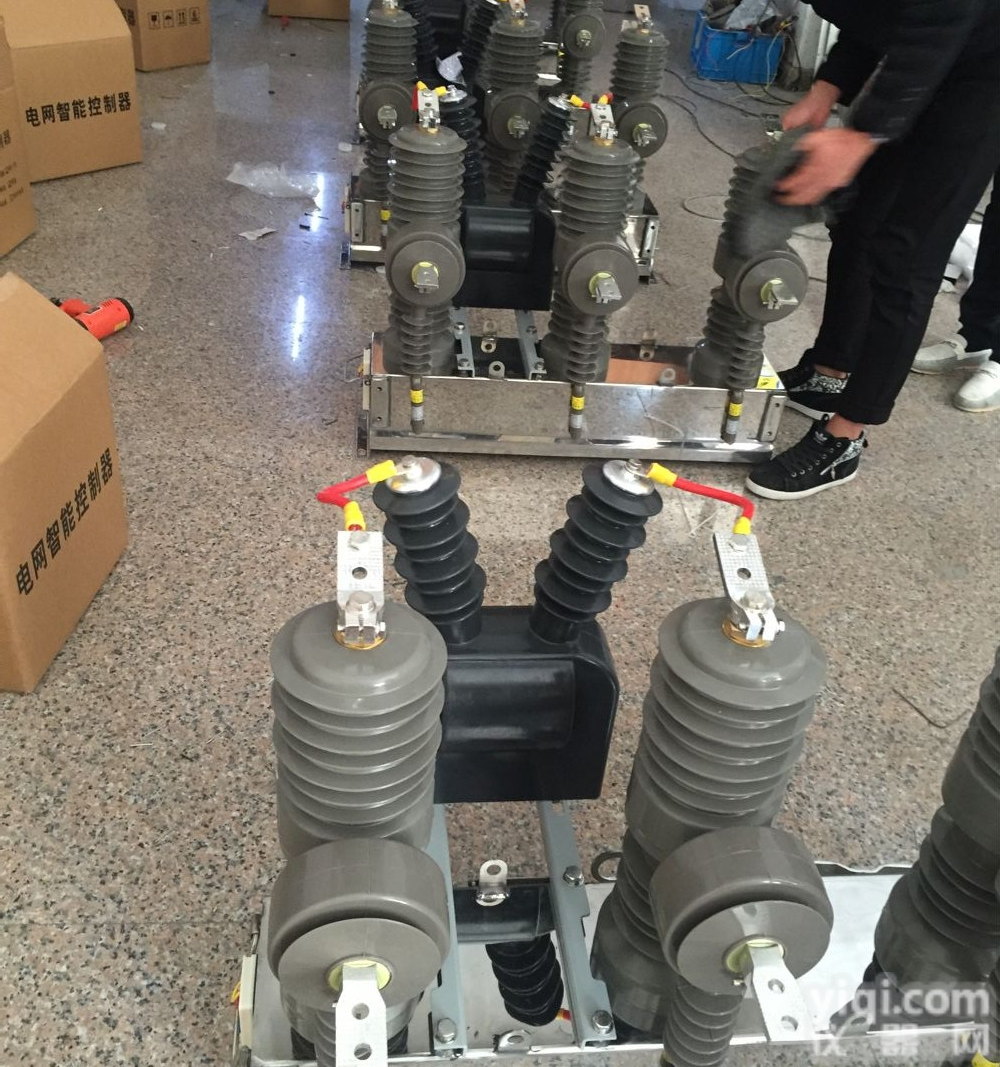 高压<em>真空</em><em>断路器</em>_10kV户外高压<em>真空</em><em>断路器</em>ZW32-12 现场<em>安装</em>（图...