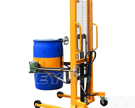 <em>油桶</em>倾<em>倒车</em>（倒桶车）