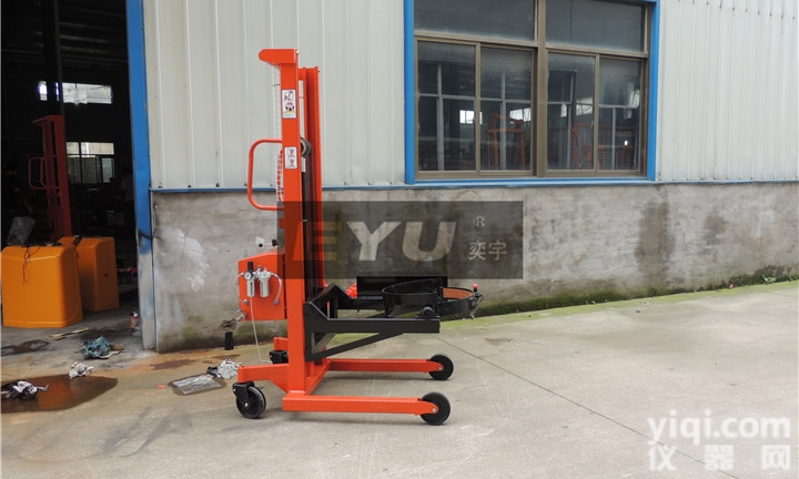 <em>鹰嘴</em>式<em>油桶</em>倒料车