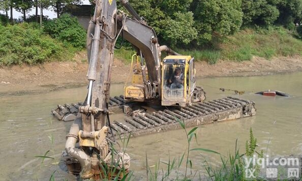 QSY  江苏启动河道<em>清淤</em>|使用挖机<em>挖泥</em>泵