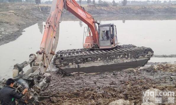 QSY  河道<em>疏浚工程</em>挖机<em>清淤</em>泵