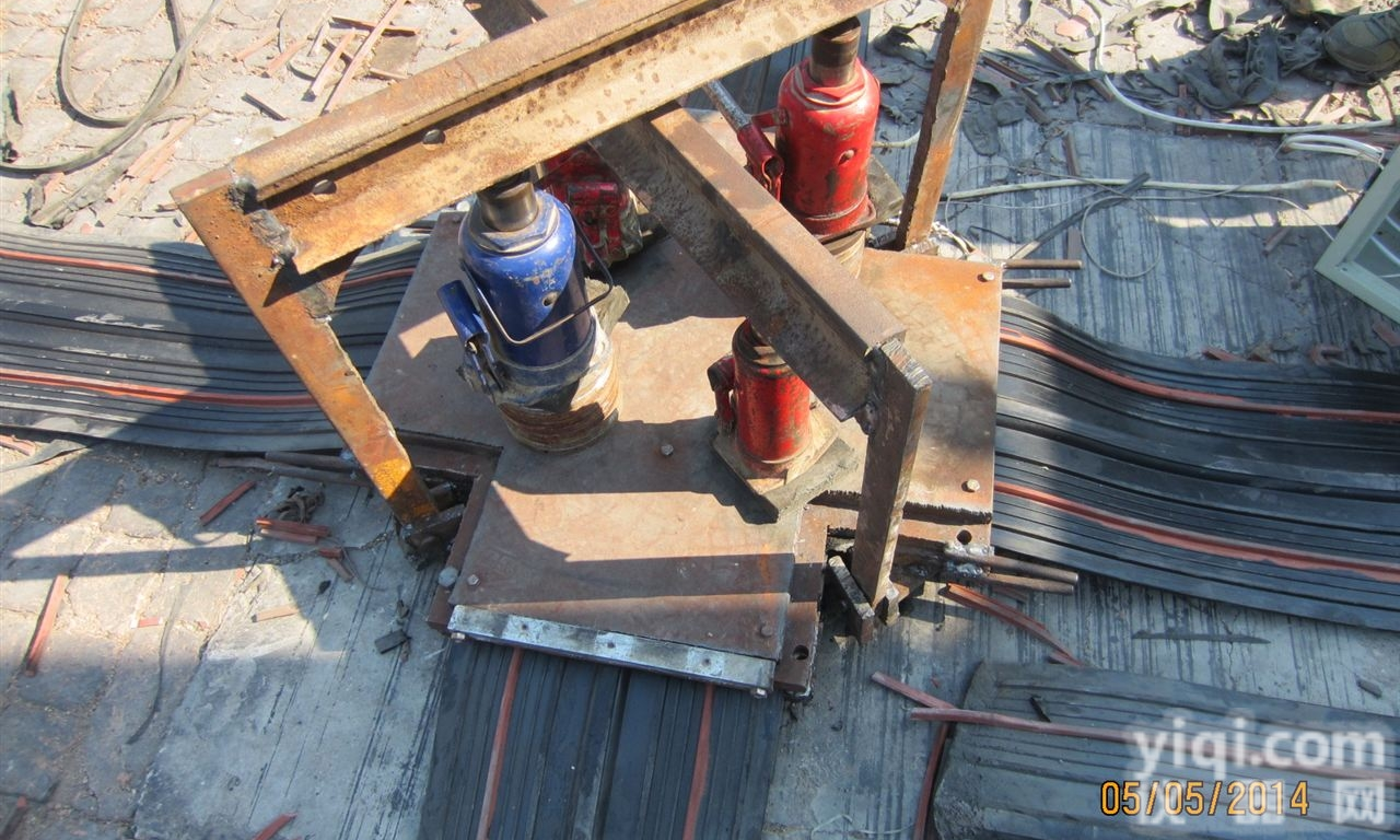 各种型号  地面变形缝|伸缩缝|单组式<em>桥梁伸缩缝</em>