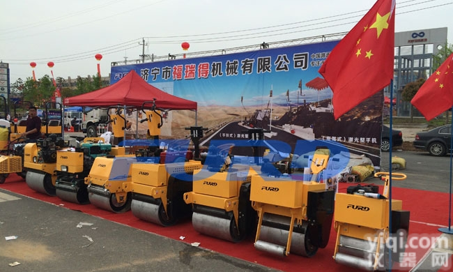 小型单轮<em>汽油</em>压路机  小型单轮<em>汽油</em>压路机