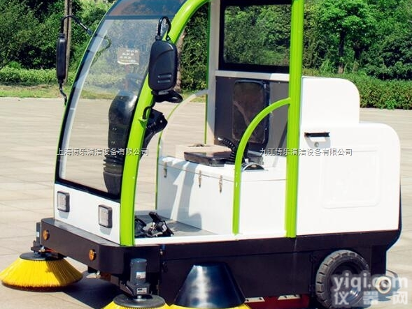 小区树叶<em>清扫用</em><em>驾驶</em>式扫地机 小区停车库用<em>驾驶</em>式扫地机