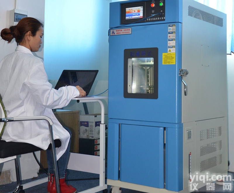 高低温温热箱盐雾试验箱<em>可编程</em><em>试验机</em>