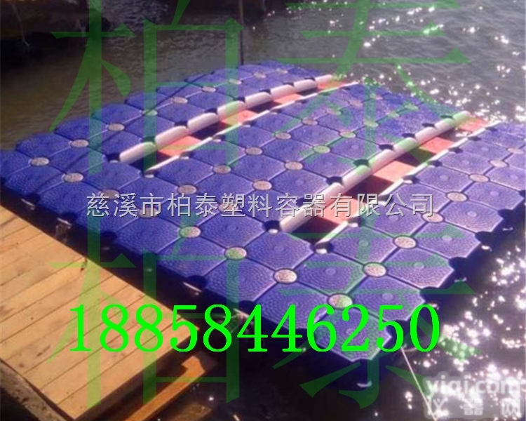 杭州水上乐园<em>摩托艇</em>泊位浮台 组装式游艇码头聚乙烯原料