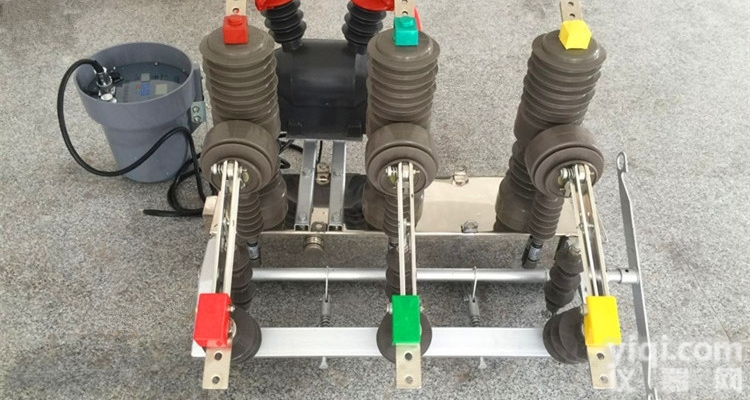 zw32-12F/630  常规配置户外10kv柱上智能高压真空断路器zw32智能开关