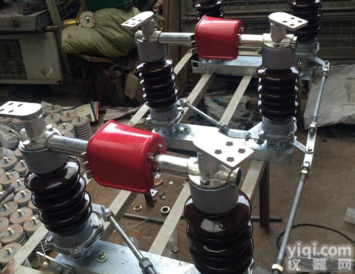 GW4-12/<em>630</em>  户外10kv柱上高压<em>隔离</em>开关GW4-12高压<em>隔离</em><em>刀闸</em>