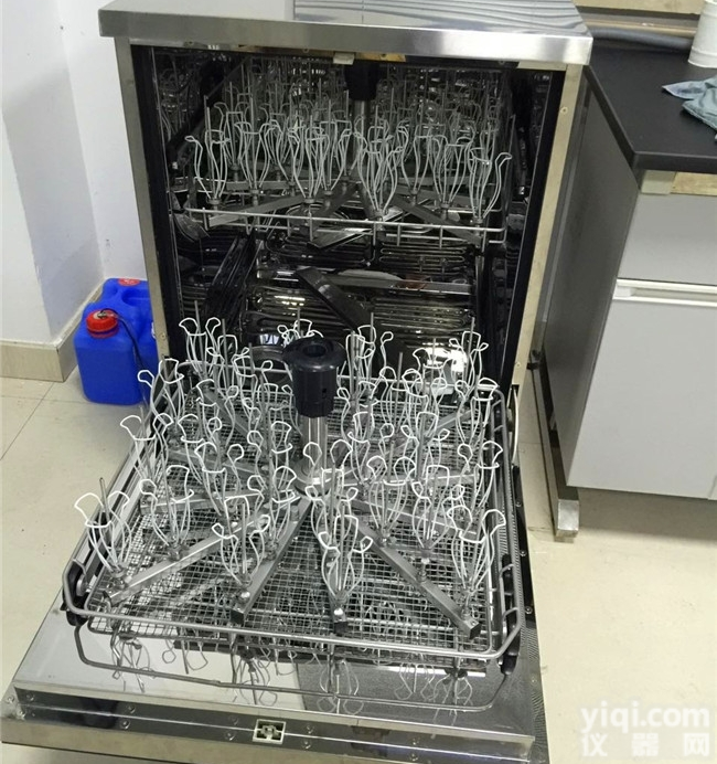 1  <em>实验室洗瓶机</em>的维护保养 洗瓶机已成实验室标配