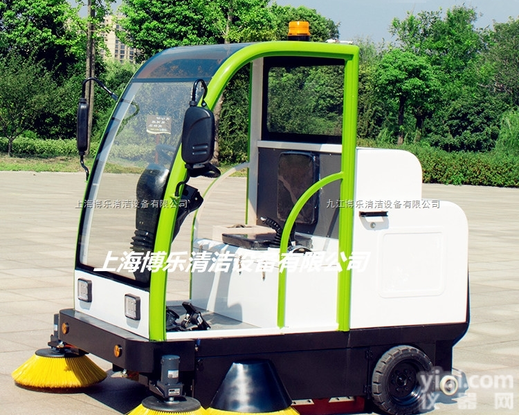 <em>江西</em><em>九江</em>驾驶式<em>扫地机</em> 全封闭垃圾清扫车