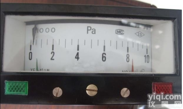 YEJ-121<em>矩形</em>电<em>接点</em><em>膜盒</em>压力表