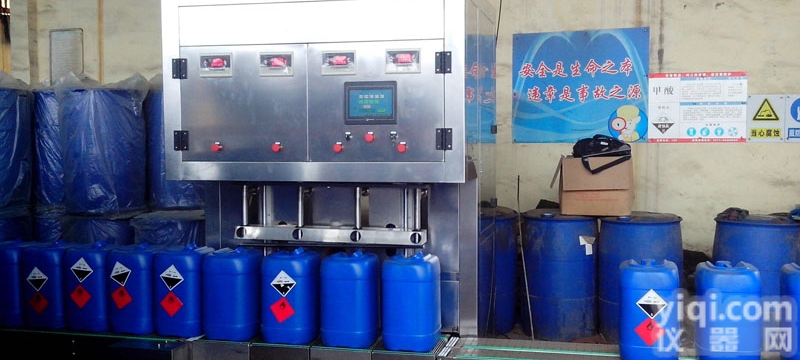 25升<em>液体</em><em>灌装机</em>  化工方桶自动<em>灌装机</em> 18到25升<em>液体</em><em>包装</em>机械
