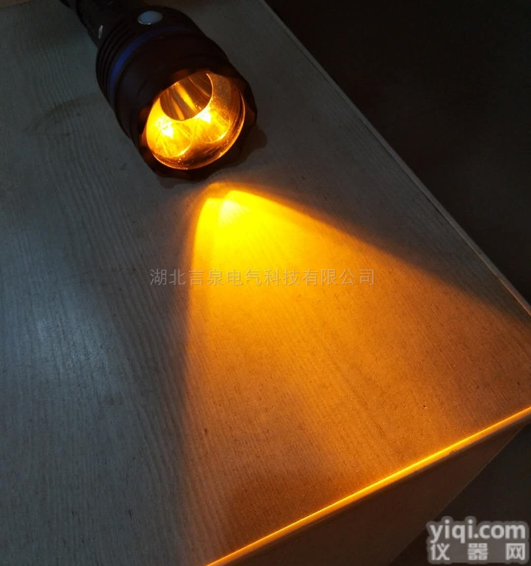 RJW7103  <em>手提式</em>防爆<em>探照灯</em>白光<em>黄光</em>事故应急