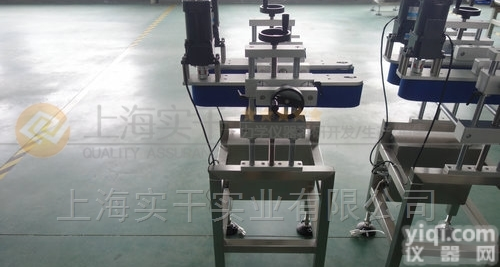 <em>夹持</em><em>输送机</em>  酒厂左右<em>夹持</em><em>输送机</em> 在线称重夹瓶机