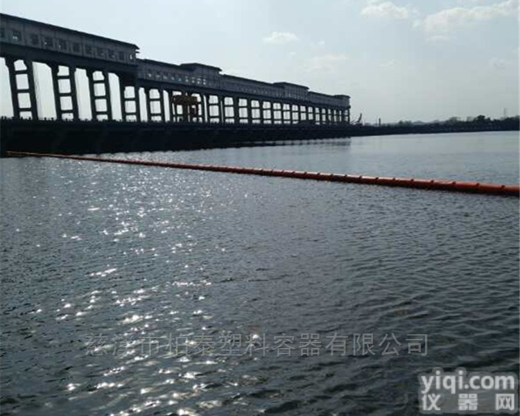 FT  重庆<em>航道局</em>航道拦截漂浮垃圾浮筒