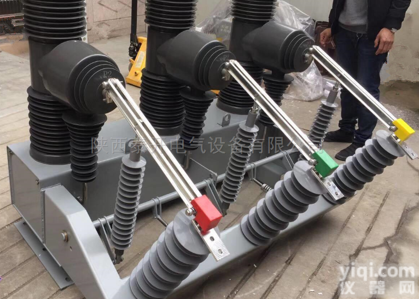 TKRCW-40.5/1250  35KV柱上带隔离<em>刀闸</em>真空<em>断路器</em>