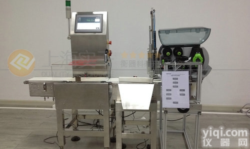 称重打印<em>贴标机</em>  <em>饮料瓶</em>自动称重<em>贴标机</em> 动态检重标签仪器