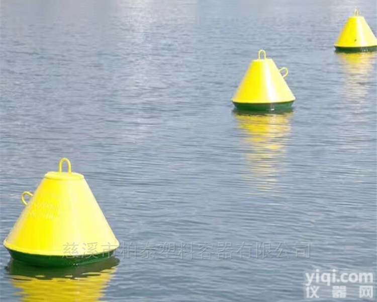 HB700*900  海上航道<em>警示</em>定点航标 塑料<em>三角</em>形航标