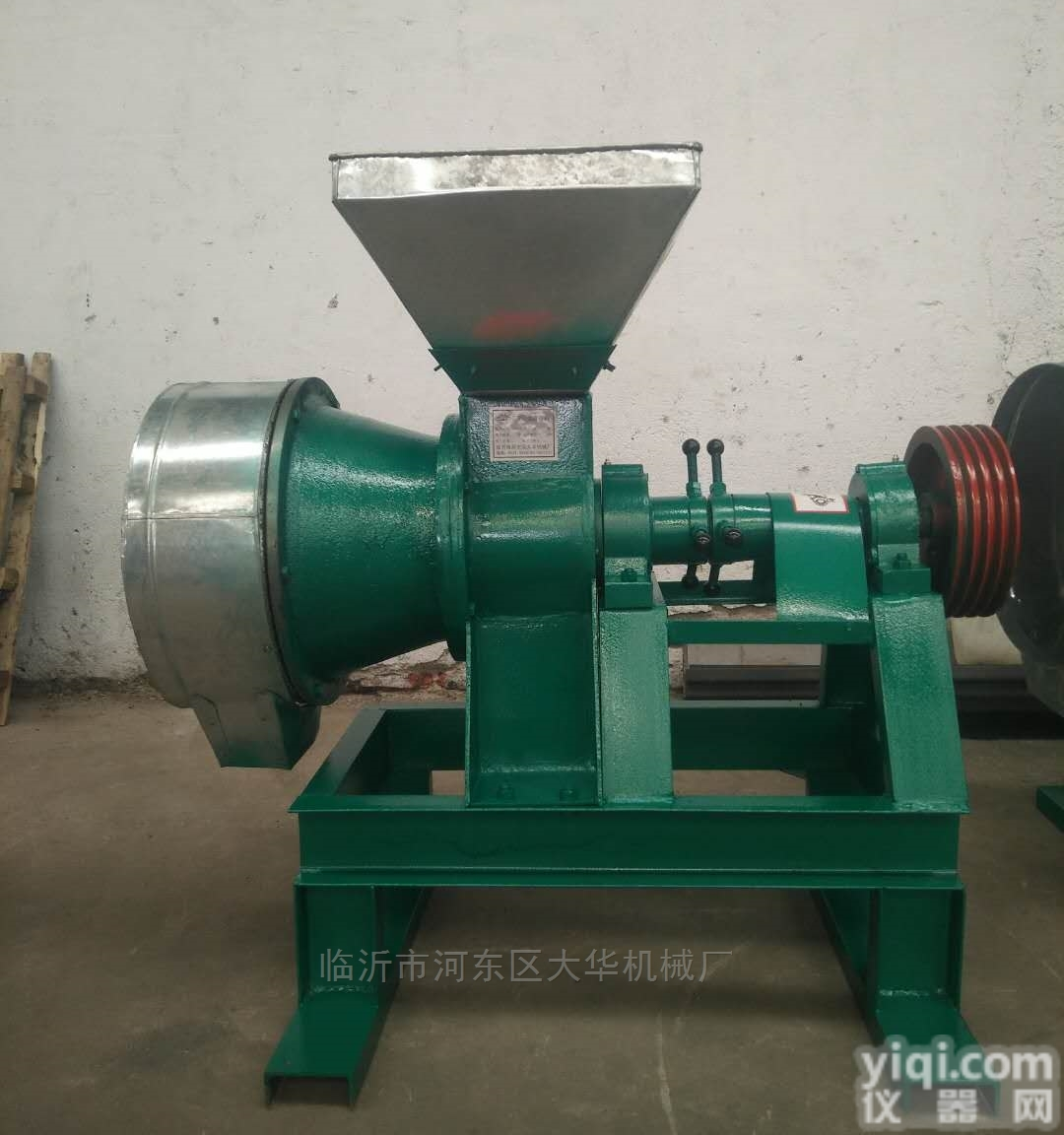 <em>临沂</em><em>大华</em>278型中药材<em>磨粉机</em>结构简单