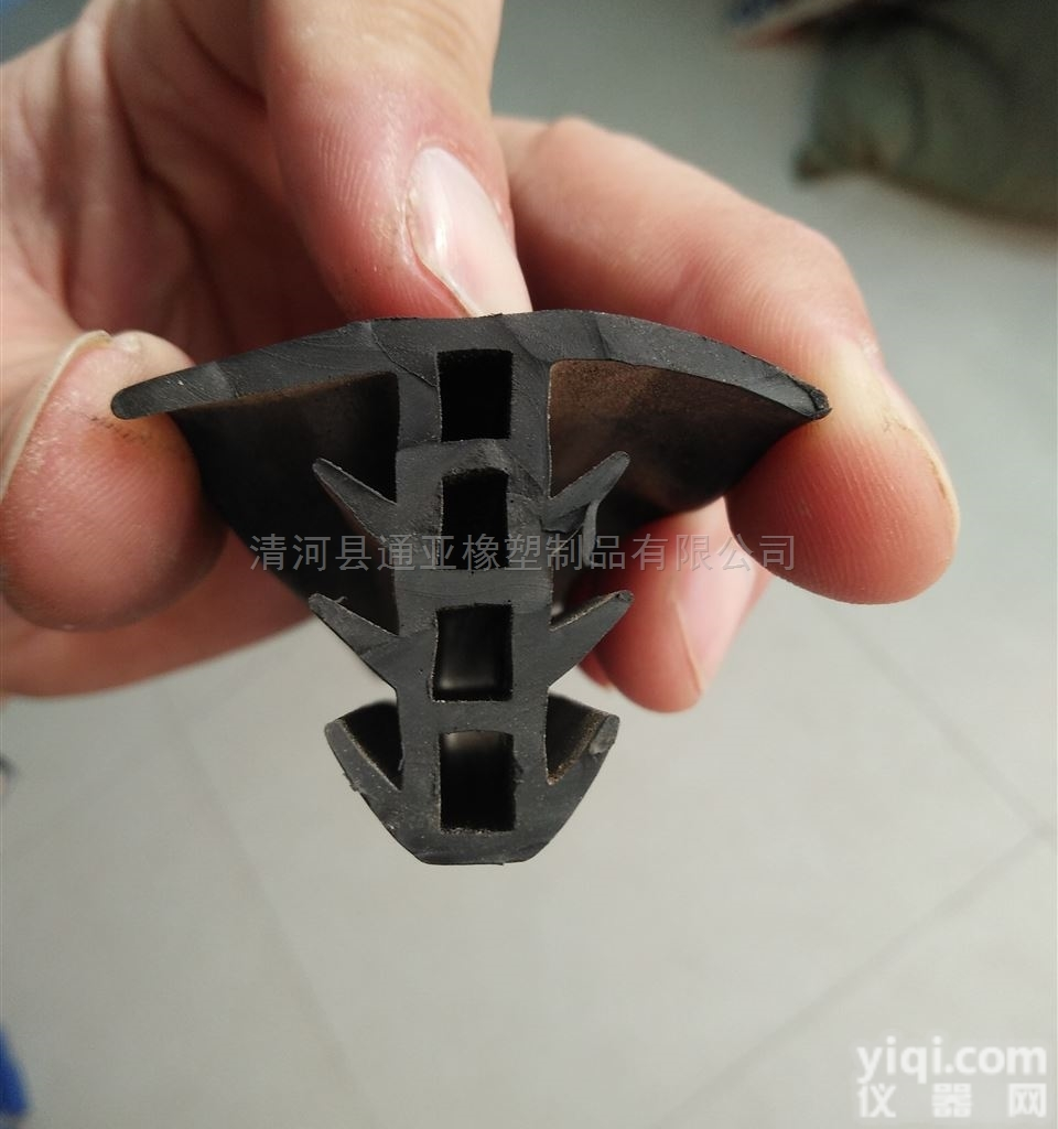 齐全  T型硅胶<em>密封条</em> <em>光伏</em><em>太阳能</em>发电板